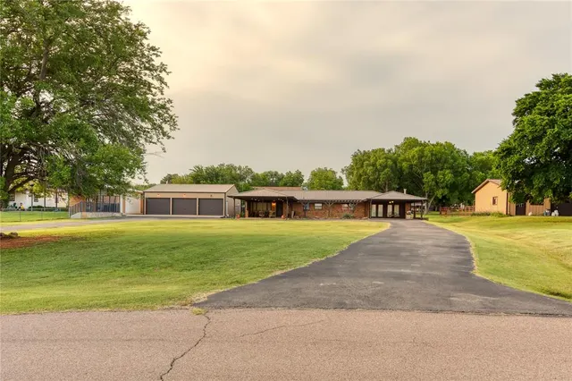 Photo 5 — 21303 E 990 Road, Foss Lake, OK 73647