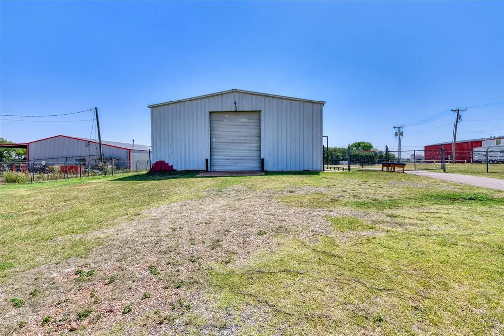 Photo 3 — 1418 S S. Washington Avenue, Elk City, OK 73644