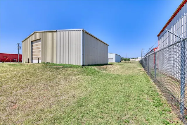 Photo 7 — 1418 S S. Washington Avenue, Elk City, OK 73644