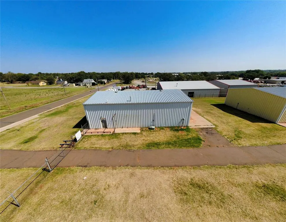 Photo 8 — 1418 S S. Washington Avenue, Elk City, OK 73644
