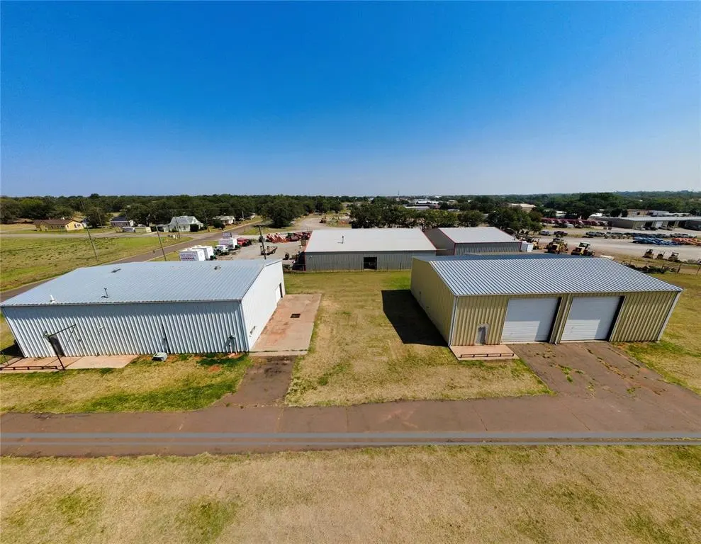 Photo 9 — 1418 S S. Washington Avenue, Elk City, OK 73644