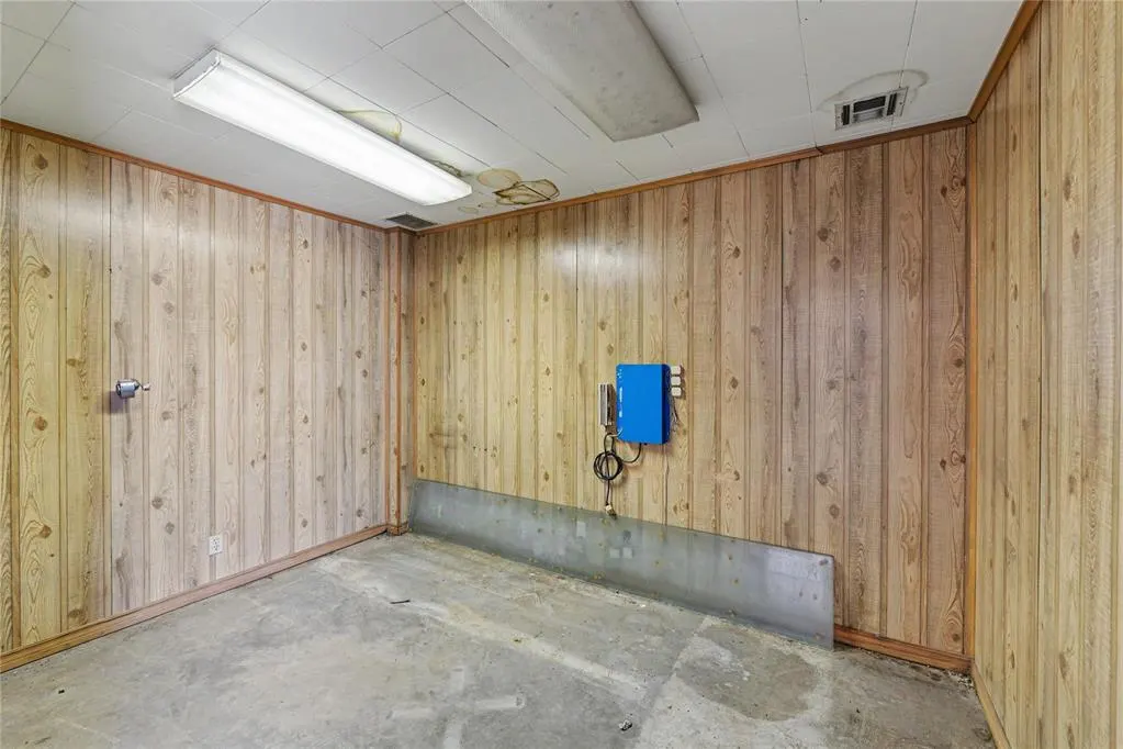 Photo 15 — 1418 S S. Washington Avenue, Elk City, OK 73644