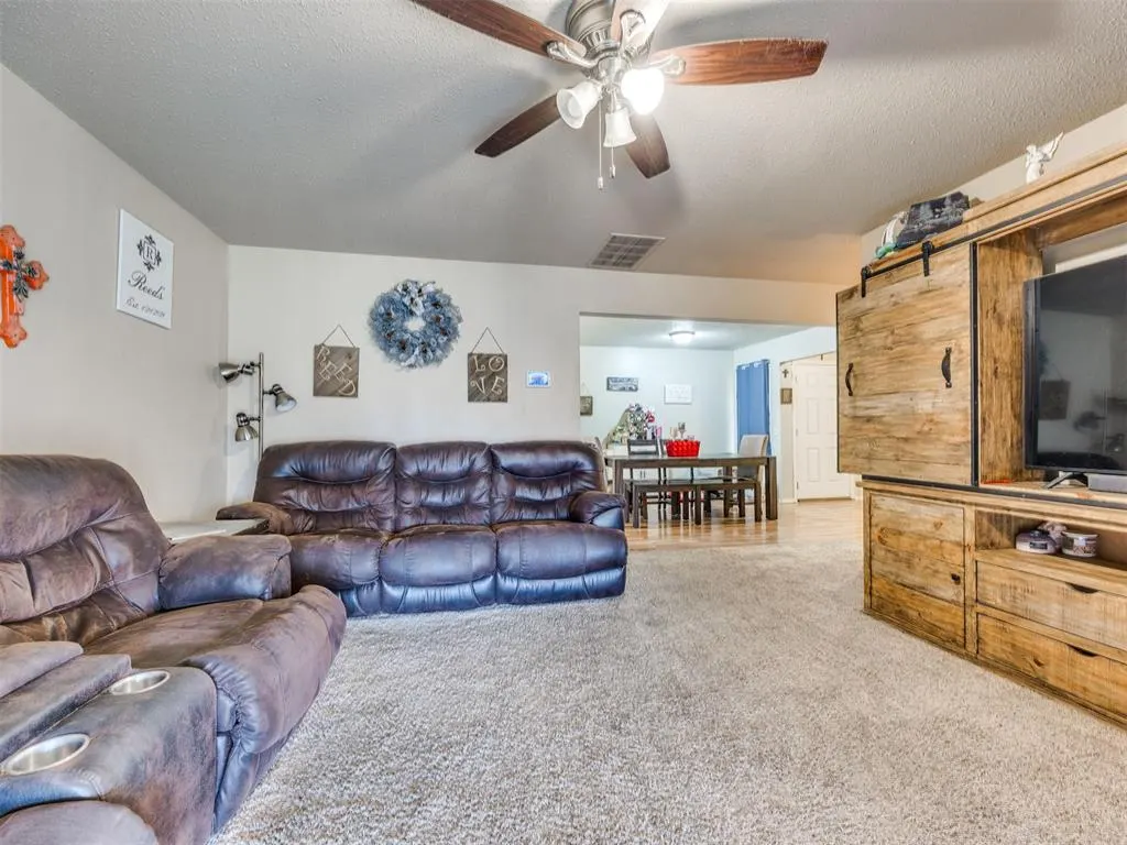 Photo 9 — 4500 Lunow Drive, Oklahoma City, OK 73135