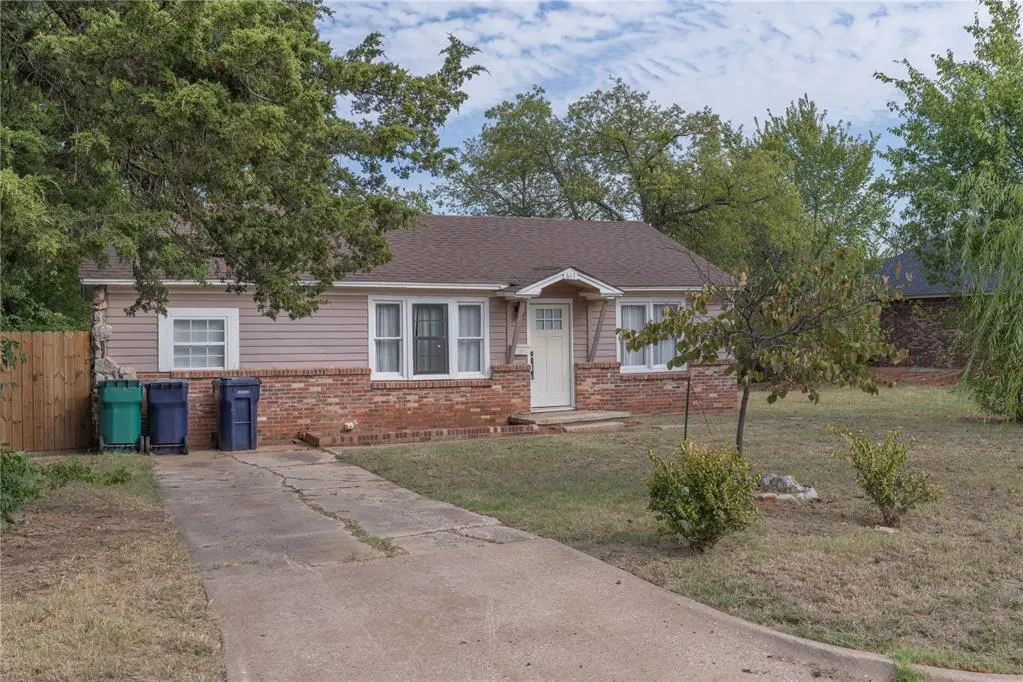 Photo 2 — 611 NW 95th Street, Oklahoma City, OK 73113