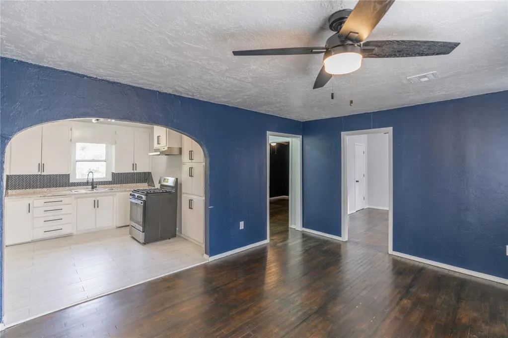 Photo 7 — 611 NW 95th Street, Oklahoma City, OK 73113