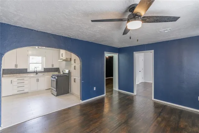 Photo 7 — 611 NW 95th Street, Oklahoma City, OK 73113