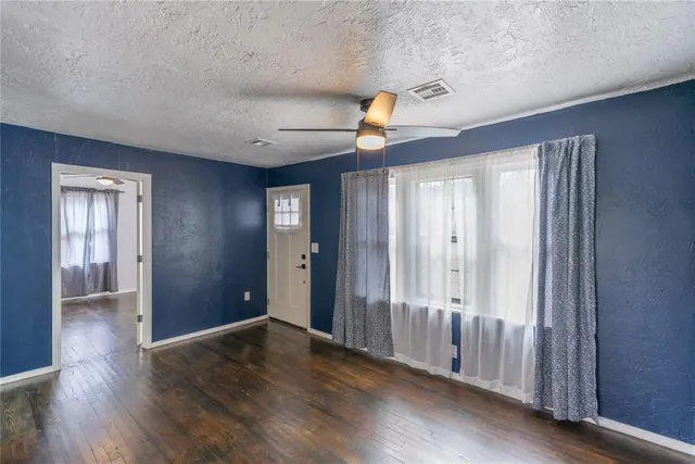 Photo 8 — 611 NW 95th Street, Oklahoma City, OK 73113