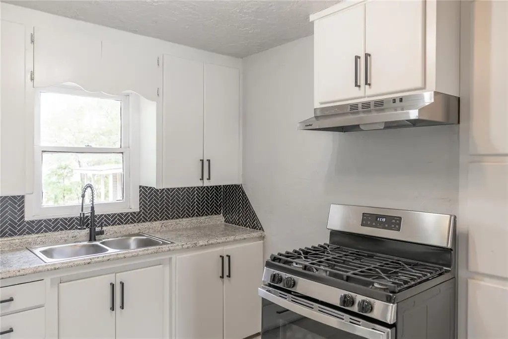 Photo 10 — 611 NW 95th Street, Oklahoma City, OK 73113
