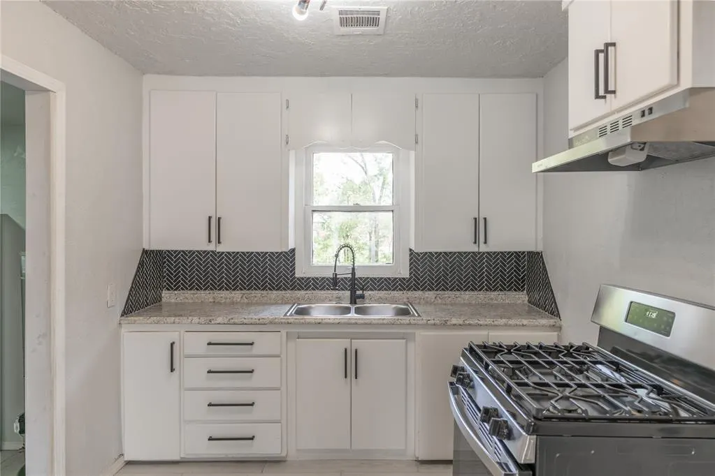 Photo 13 — 611 NW 95th Street, Oklahoma City, OK 73113