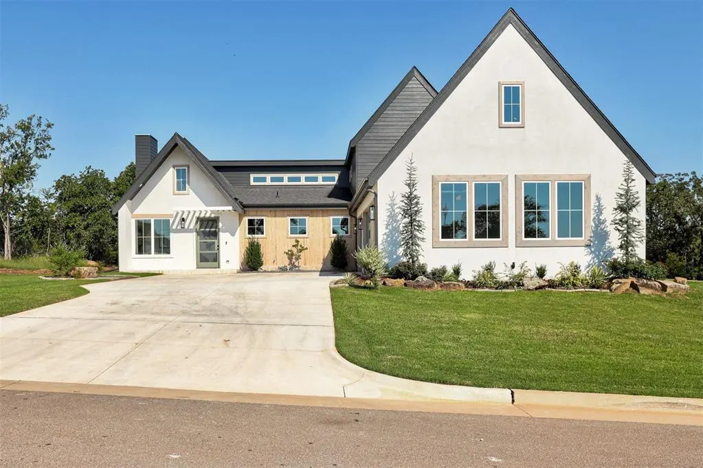 Front exterior — 4541 Maple Ridge Drive, Edmond, OK 73034