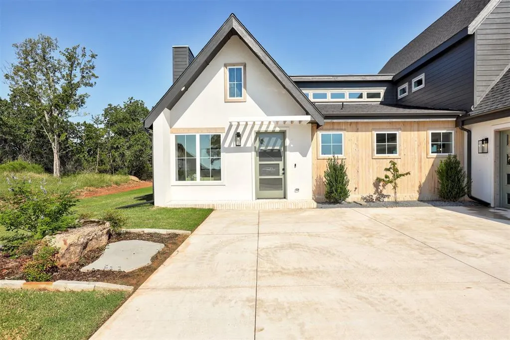 Photo 2 — 4541 Maple Ridge Drive, Edmond, OK 73034