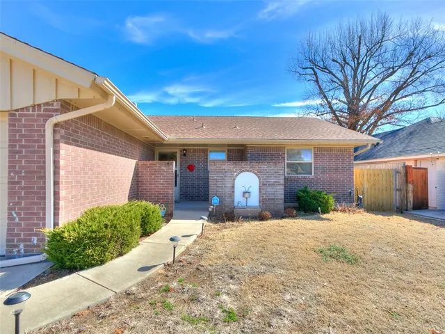 Photo 4 — 2612 N Markwell Avenue, Bethany, OK 73008