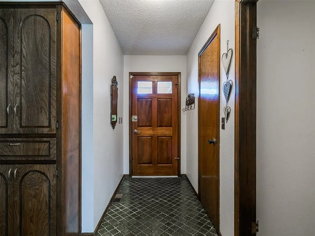 Photo 8 — 2612 N Markwell Avenue, Bethany, OK 73008
