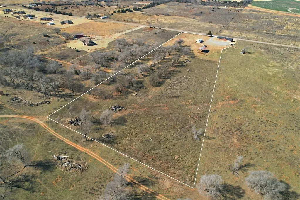 Photo 25 — 9448 N 2020 Road, Hammon, OK 73650