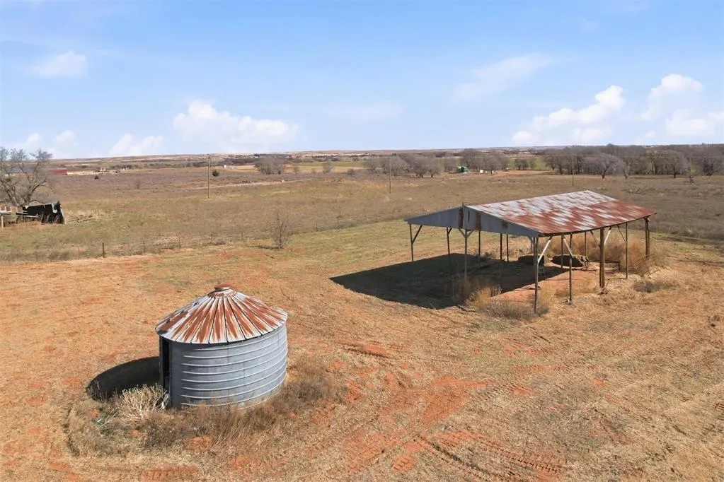 Photo 30 — 9448 N 2020 Road, Hammon, OK 73650