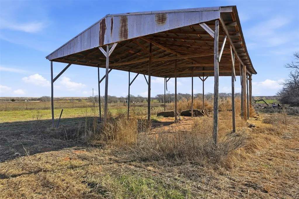 Photo 31 — 9448 N 2020 Road, Hammon, OK 73650