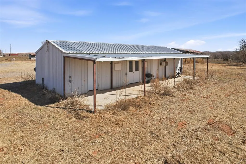 Photo 34 — 9448 N 2020 Road, Hammon, OK 73650