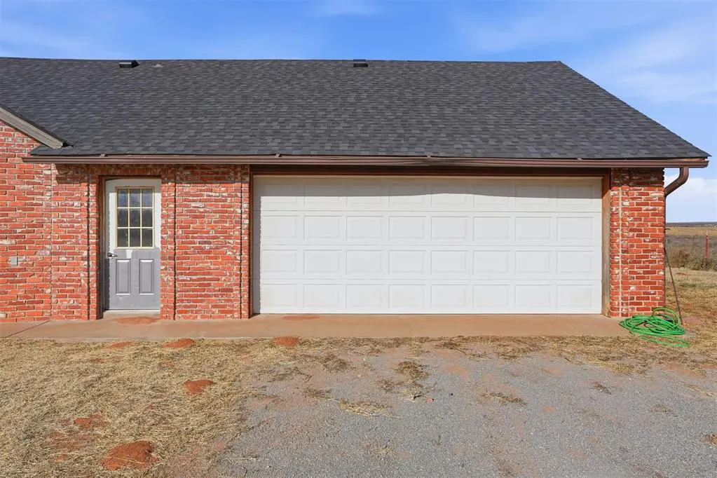 Photo 41 — 9448 N 2020 Road, Hammon, OK 73650