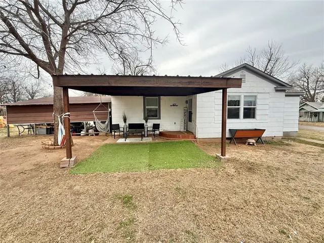Photo 2 — 401 E Davis Street, Tipton, OK 73570