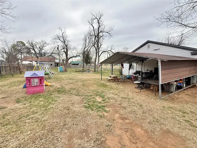Photo 3 — 401 E Davis Street, Tipton, OK 73570