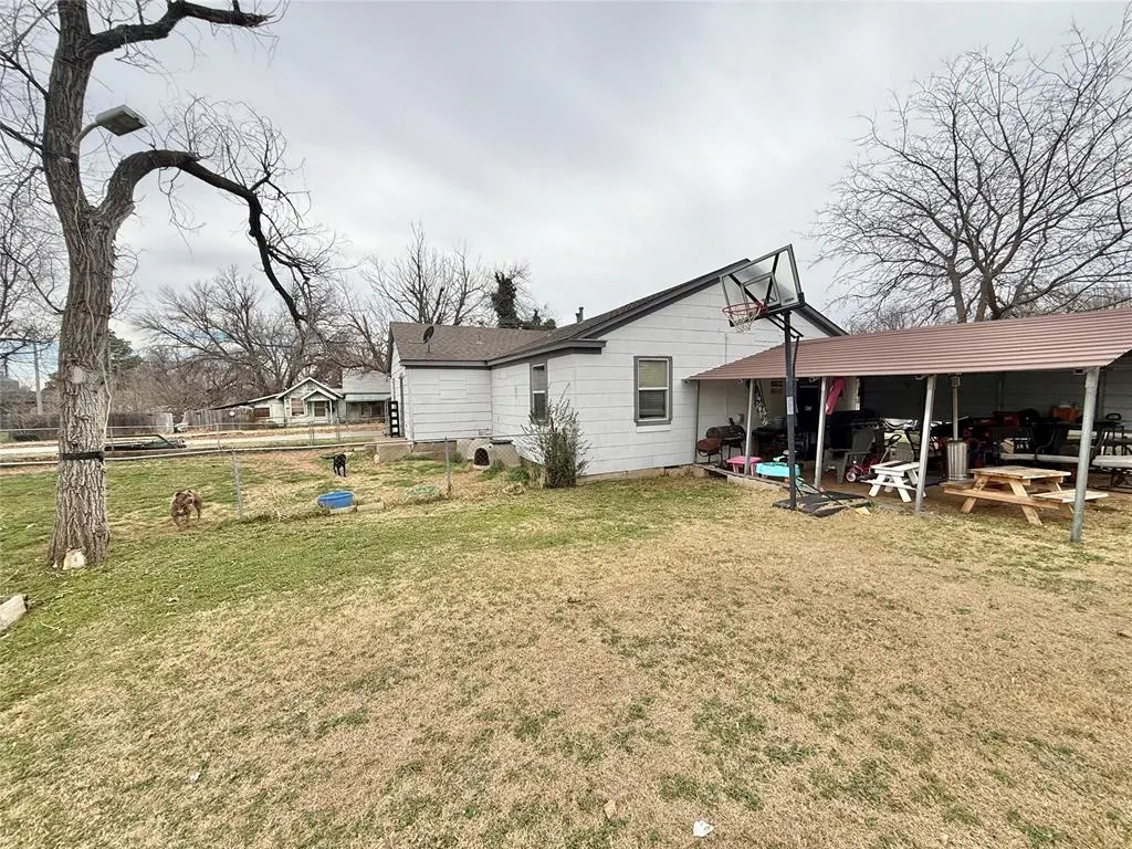 Photo 4 — 401 E Davis Street, Tipton, OK 73570