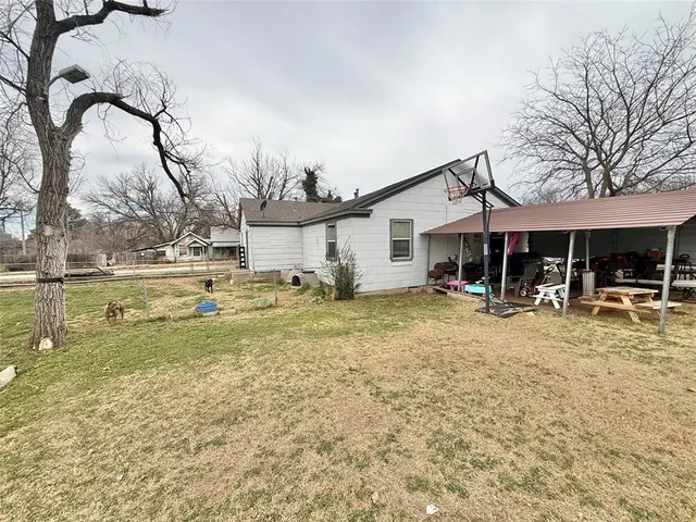 Photo 4 — 401 E Davis Street, Tipton, OK 73570