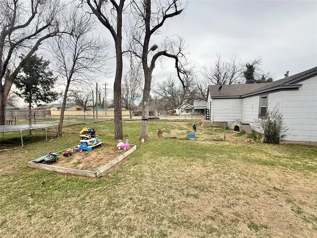 Photo 5 — 401 E Davis Street, Tipton, OK 73570