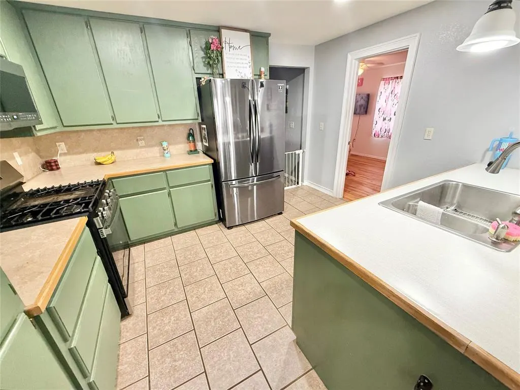 Photo 11 — 401 E Davis Street, Tipton, OK 73570