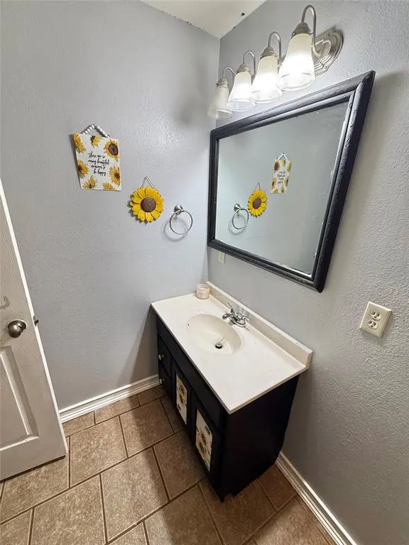 Photo 14 — 401 E Davis Street, Tipton, OK 73570