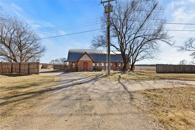 Front exterior — 22676 N Route 66, Clinton, OK 73601