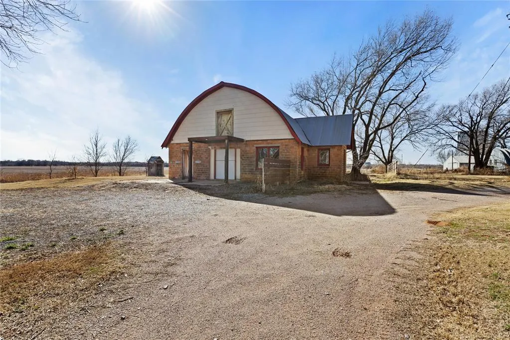Photo 2 — 22676 N Route 66, Clinton, OK 73601