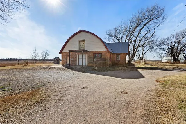 Photo 2 — 22676 N Route 66, Clinton, OK 73601