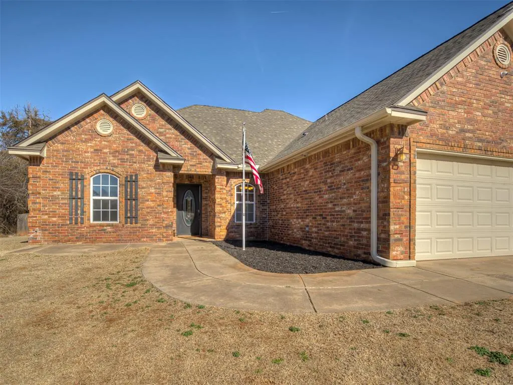Photo 2 — 1509 Willow Road, Blanchard, OK 73010