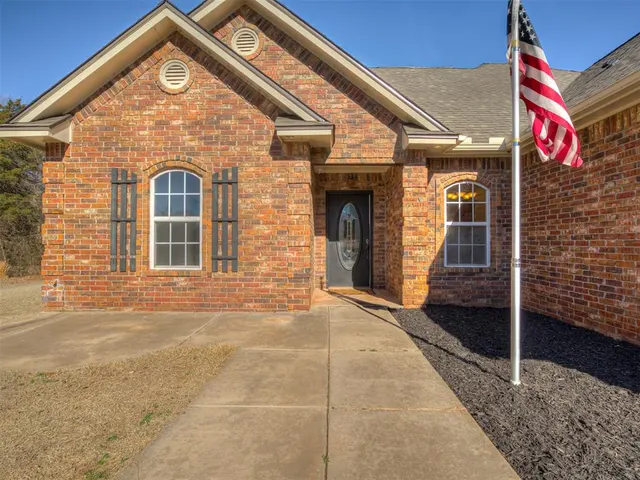 Photo 3 — 1509 Willow Road, Blanchard, OK 73010
