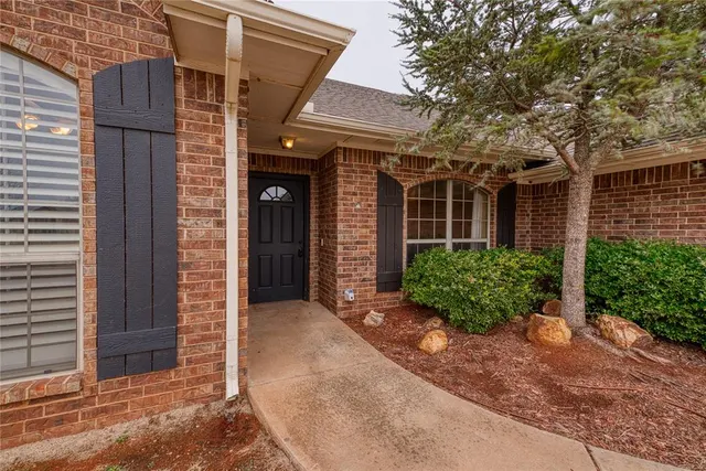 Photo 4 — 128 Eagle Circle, Elk City, OK 73644