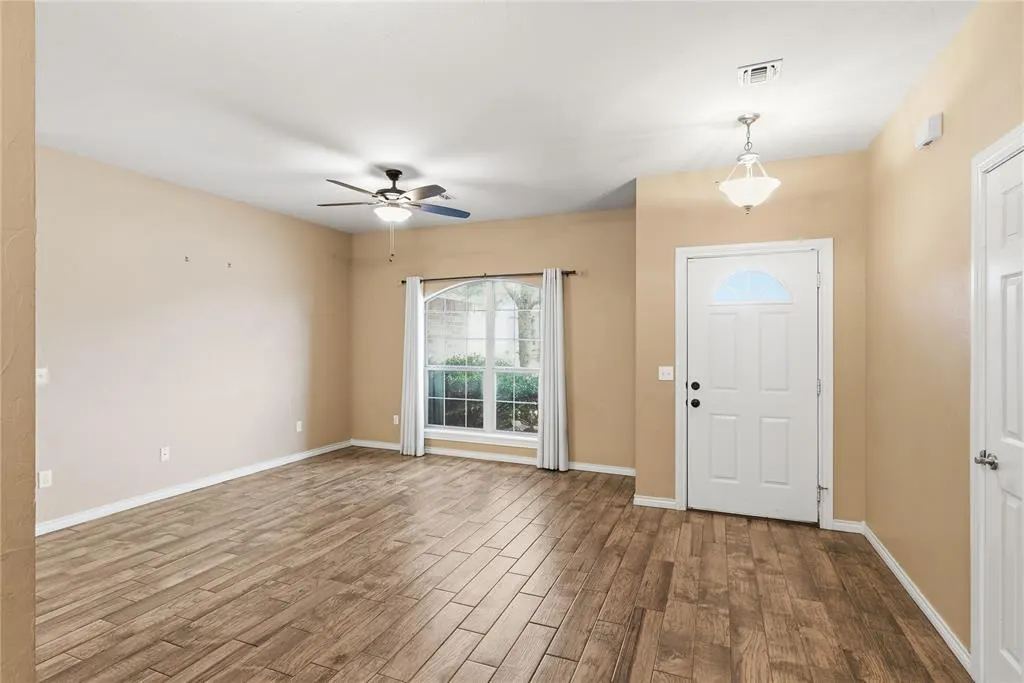 Photo 7 — 128 Eagle Circle, Elk City, OK 73644