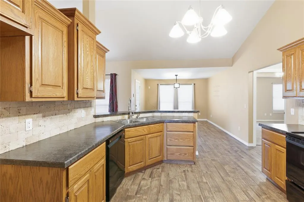 Photo 8 — 128 Eagle Circle, Elk City, OK 73644