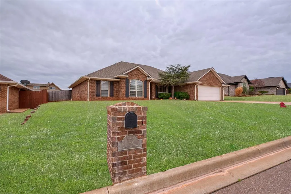 Photo 3 — 128 Eagle Circle, Elk City, OK 73644