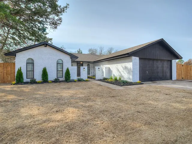 Photo 2 — 1724 Mimosa Lane, Newcastle, OK 73065