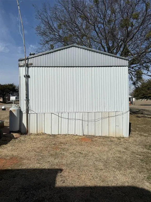 Photo 4 — 215 W K Street, Ringling, OK 73456