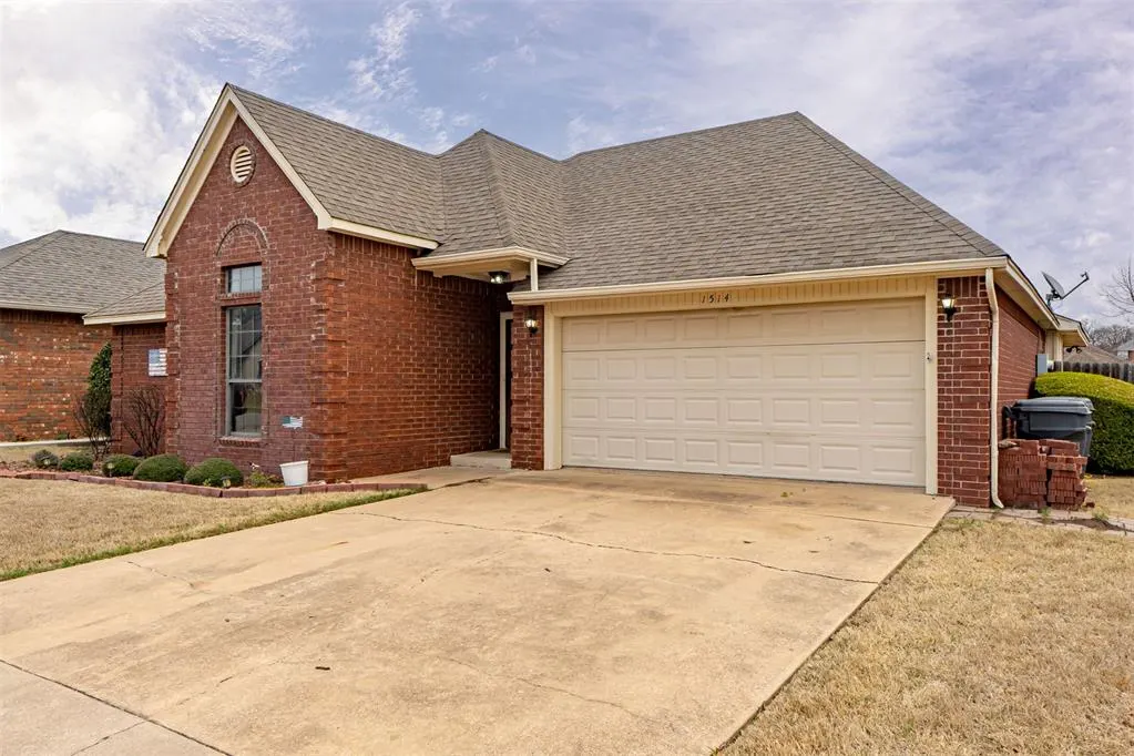 Photo 2 — 1514 Southern Hills Drive, Ardmore, OK 73401
