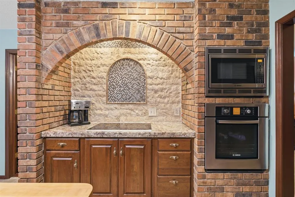 Photo 9 — 5832 Arrowhead Drive, Sand Springs, OK 74063