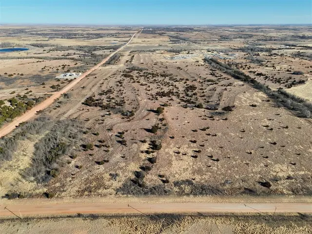 Photo 5 — 2 N 1690 Road 2, Reydon, OK 73660