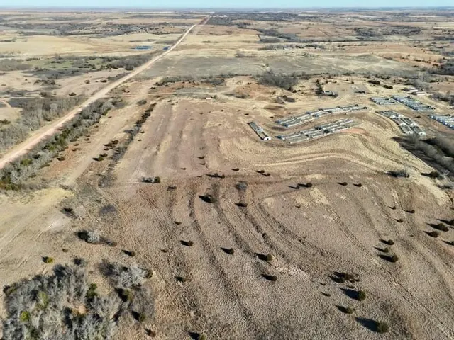 Photo 7 — 2 N 1690 Road 2, Reydon, OK 73660