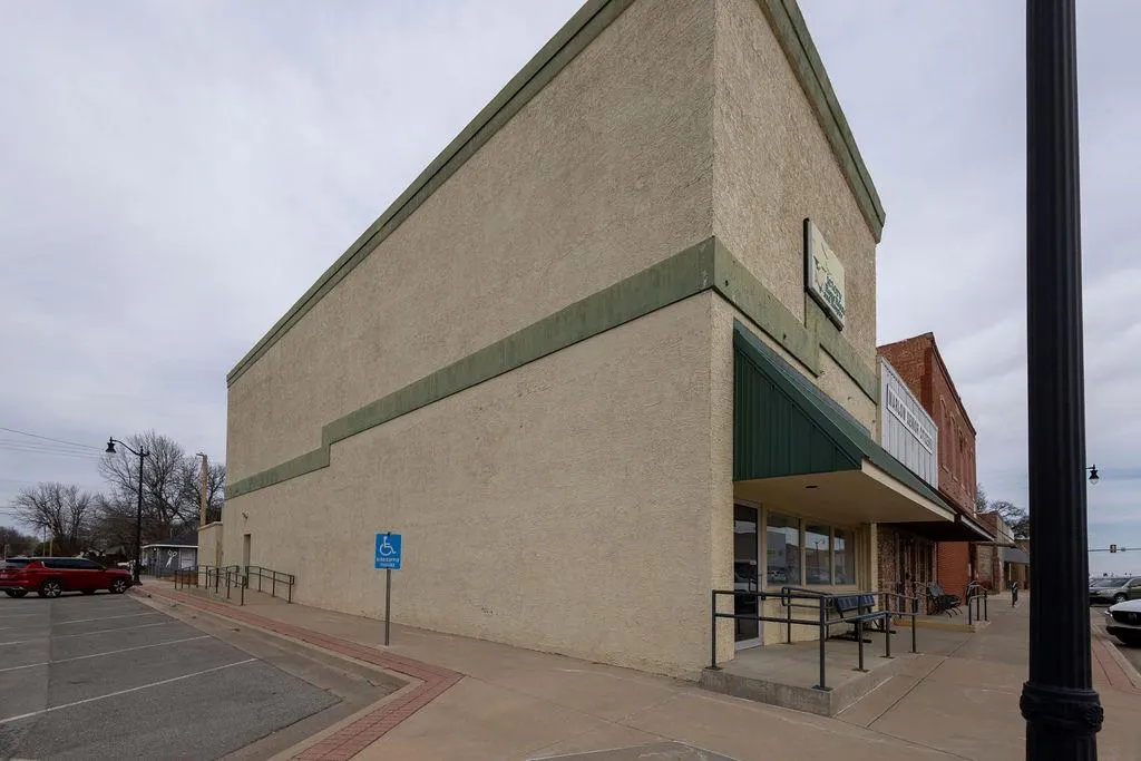 Photo 3 — 327 W Main Street, Marlow, OK 73055