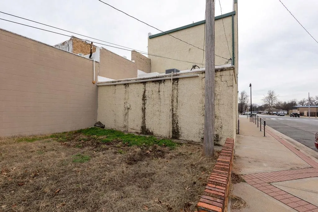 Photo 5 — 327 W Main Street, Marlow, OK 73055