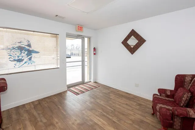 Photo 7 — 327 W Main Street, Marlow, OK 73055