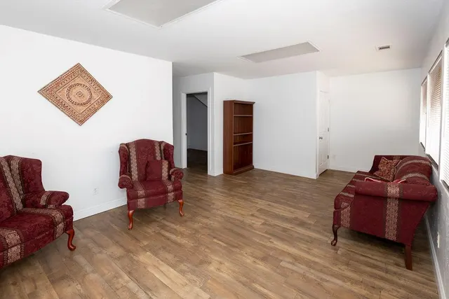 Photo 8 — 327 W Main Street, Marlow, OK 73055