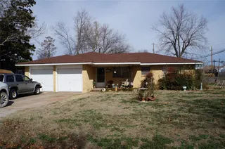 Sold home at 301 W Meek Street