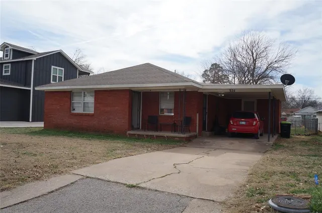 Front exterior — 324 W Comanche Street, Purcell, OK 73080